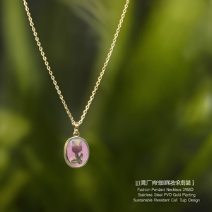 Collier pendentif tendance en acier inoxydable 316L plaqué or PVD, design ovale tulipe durable et résistant - Product Image 3