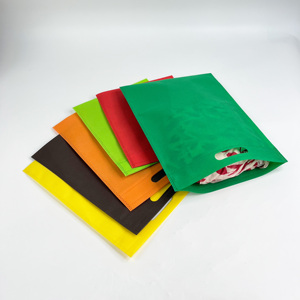 Bolsas de Compra Reutilizables Ecológicas de Tela No Tejida - Bolsas de Compras con Asas Troqueladas Multicolores y Impresión Personalizada - Product Image 2