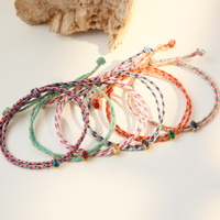 Bracelet ajustable en corde tressée colorée fait main avec breloque en zircone en forme de poire ou de goutte d'eau, idéal pour l'été, la plage ou comme cadeau d'anniversaire