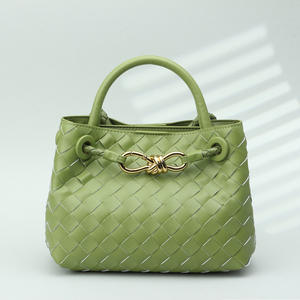 Mini Borsa di Design in Pelle Intrecciata di Alta Qualità, MiniAndiamo Stile Retrò Europeo e Americano con Chiusura Magnetica e Tracolla Singola con Logo - Product Image 2