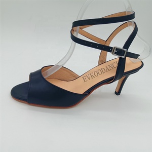 Zapatos de baile de cuero negro Latino personalizados para mujer, zapatos de baile profesionales cómodos de tacón fino, entrega rápida para <span class=keywords><strong>Salsa</strong></span> de mujer - Product Image 3
