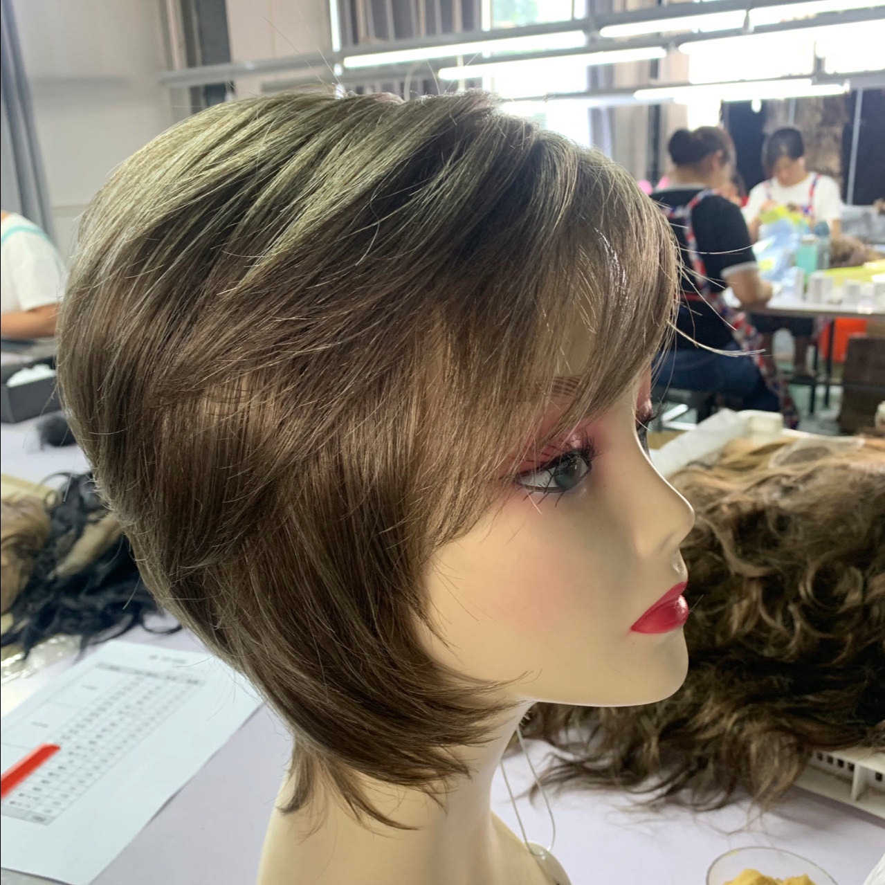 últimos estilos de cabello corto realista en diferentes longitudes