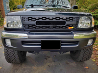 Gobison Offre Spéciale 1997 1998 1999 2000 Accessoires Grille de pick-up Grille de pare-chocs avant pour Toyota TACOMA Car Grille
