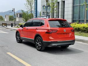 Volkswagen <span class=keywords><strong>Tiguan</strong></span> L <span class=keywords><strong>2017</strong></span> SUV, R19, Sistema de Control de Presión de Neumáticos, Techo Panorámico, Ventilaciones Traseras, Volante a la Izquierda, Coche Usado - Product Image 6