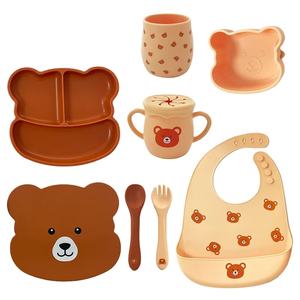 Ensemble d'alimentation pour bébé en silicone personnalisé avec logo, bol et <span class=keywords><strong>assiette</strong></span> en forme d'ours, cuillère avec base à ventouse pour le sevrage des tout-petits - Product Image 1