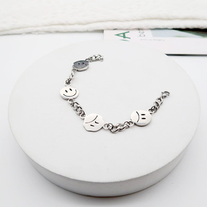 Collana con sorriso in acciaio inossidabile più semplice collana con catena geometrica irregolare placcata in argento bracciale con ciondolo moda <span class=keywords><strong>coppia</strong></span> HipHop - Product Image 3