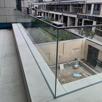 Rampe extérieure en verre trempé sans cadre pour balcons Rampe en verre feuilleté trempé Rampe d'escalier de balcon Poteau de rambarde
