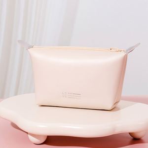 Pochette à maquillage en cuir PU avec fermeture éclair, organiseur de cosmétiques de voyage tendance, cadeaux pour femmes et filles pour anniversaire et Saint-Valentin - Product Image 3