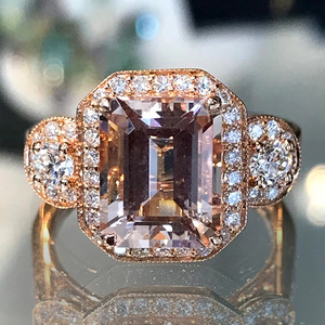 Anello con Cristallo Taglio Principessa in Tono Rosa per Donne, Elegante Accessorio per Ufficio e Feste - Product Image 1