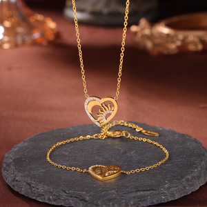 Conjunto de Joias em Aço Inoxidável por Atacado, Colar e Pulseira com Coração de Sol e Lua, Presente Elegante de Joias Douradas para Esposa - Product Image 3