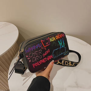 Sac à bandoulière pour femme en cuir PU de style vintage français, fermeture éclair, doublure en polyester, bandoulière unique, imprimé géométrique graffiti, chaîne - Product Image 5