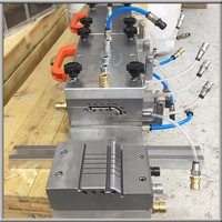 Ligne de production d'extrusion de profil de lamelle de volet roulant UPVC/profil de porte de volet roulant en PVC faisant la Machine