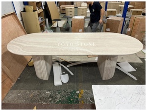 Tavolo da Pranzo in Travertino Lucidato Stile Wabi Sabi, Forma Ovale Morbida con Colonne Romane Scanalate, Arredamento Minimalista per Sala da Pranzo - Product Image 1