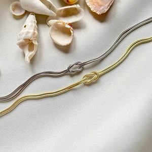 Infinity Love Knot Serpent Chaîne Collier Bracelets Plaqué Or 18K En Acier Inoxydable De Mode <span class=keywords><strong>Noeud</strong></span> Couple Bracelet Bijoux - Product Image 3