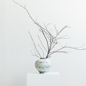 <span class=keywords><strong>Vase</strong></span> en céramique rétro à motif blanc en <span class=keywords><strong>aquarelle</strong></span>, <span class=keywords><strong>vase</strong></span> décoratif <span class=keywords><strong>de</strong></span> luxe <span class=keywords><strong>de</strong></span> forme ronde, <span class=keywords><strong>vase</strong></span> à <span class=keywords><strong>fleurs</strong></span> en céramique circulaire, ornement <span class=keywords><strong>de</strong></span> décoration intérieure - Product Image 5