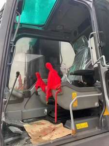 Excavatrice sur chenilles hydraulique d'occasion VOLVO EC240, 24,5 tonnes, 90% neuve, moteur Volvo Penta d'origine, puissance de 130 kW, certifiée EPA CE - Product Image 6