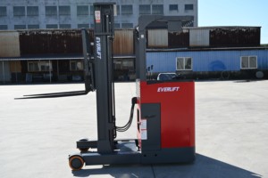 Montacargas Eléctrico EVERLIFT Heli de 1.5 y 2 Toneladas, Altura de Elevación de 10 Metros, Apilador para Almacén con Desplazador Lateral - Product Image 3