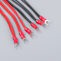 Harness Kabel Merah Hitam Kustom dengan Konektor Plastik Putih Terminal Garpu Tipe-U untuk Pengkabelan Peralatan Kontrol Elektronik
