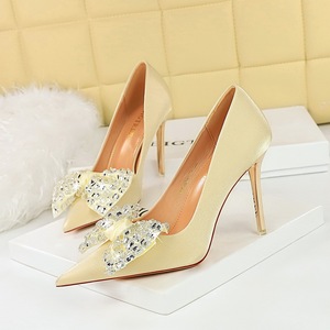 Zapatos de Mujer en Oferta, Tacones Metálicos, Tacones Súper Altos, Satén, Corte Bajo, Zapatos de Punta con Lazo de Agua, 2023 - Product Image 1