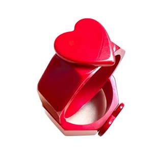 Nouveauté 2026 : Bracelets de luxe en résine rouge en forme de cœur, romantiques, fantaisie, en acrylique, faits à la main, bijoux uniques pour femme, idéaux pour les fêtes et les cadeaux. - Product Image 5