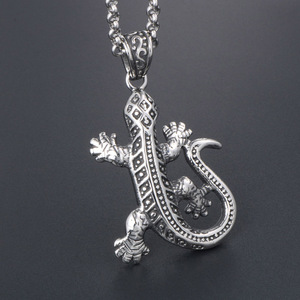Collier avec pendentif gecko en acier inoxydable, collier à thème animal pour hommes et femmes SP568 - Product Image 2