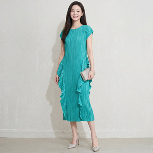 คอลเลคชั่นฤดูร้อนปี 2026 ใหม่ล่าสุด เสื้อผ้าพลีทสไตล์มิยาเกะสำหรับผู้หญิง แขนสั้น แต่งระบายด้านข้าง ความยาวปานกลาง ผลิตจากโพลีเอสเตอร์ 100% ขายส่งเสื้อผ้าจำนวนมาก - Product Image 3