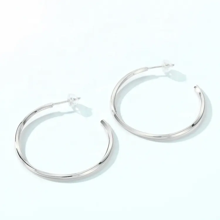 Boucles d'oreilles délicates personnalisées pour femmes Cadeaux de bijouterie Boucles d'oreilles classiques en argent sterling 925 plaqué rhodium OEM