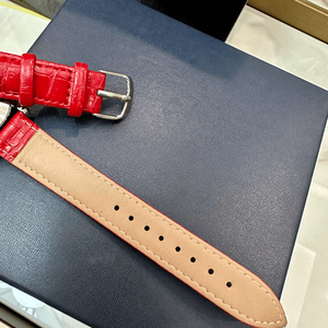 Montres à quartz analogiques rondes pour femmes avec cadran à chiffres romains, éléments flottants et bracelet en cuir gaufré façon croco Chopards - Product Image 5