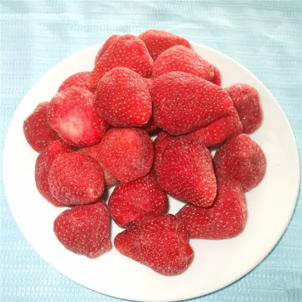 manufacturers direct selling High Quality IQF fresh fruit plastic bag 1kg halal No additives Sweet whole Frozen Strawberry