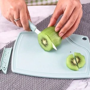 Tabla de Cortar Personalizada con Logotipo, Resistente a la Humedad, con Gancho Práctico, Tabla de Cortar de Plástico para Cocina - Product Image 2