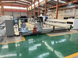 Sierra de Precisión CNC de Doble Cabezal de 650 mm para Perfiles de Aluminio en Ángulos Arbitrarios para Cortar Perfiles de Aluminio Industriales - Product Image 2