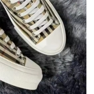 Chaussures en toile rayées de style universitaire, simples et élégantes, chaussures de marche décontractées et luxueuses pour hommes et femmes - Product Image 1