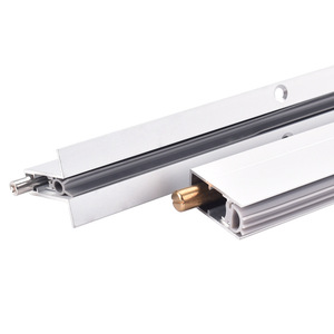 Accesorios de puerta de elevación automática de <span class=keywords><strong>Hotel</strong></span> moderno, tira de sellado inferior para aislamiento acústico a prueba de viento, puerta de madera de aleación de aluminio - Product Image 1