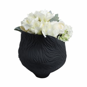 Vaso Moderno in Porcellana con Texture Ondulata, Elemento Scultoreo per l'Arredamento del Soggiorno - Product Image 2
