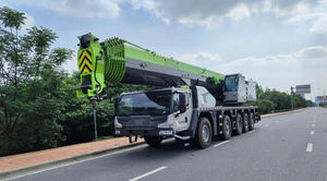 รถเครน Zoomlion ยี่ห้อดัง รุ่นใหม่ล่าสุด ขนาด 150 ตัน สำหรับทุกสภาพพื้นผิว รุ่น ZAT1500 พร้อมชิ้นส่วนสำคัญ เช่น เครื่องยนต์ ปั๊ม เกียร์บ็อกซ์ มอเตอร์เกียร์ ลูกปืน  มีจำหน่าย - Product Image 2