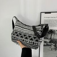 Nouvel Arrivage Sac à Main Bohème Vintage Tendance en Toile et Polyester avec Fermeture Éclair, Portable pour l'Été, Décontracté Quotidien, Porté Épaule, Design Unique