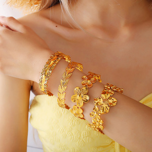 <b>Flower</b> <b>Bracelet</b> Stainless Steel Plated 18K Gold Women's Party Jewelry High End Fashion Accessory - Product Image 4
