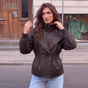 Giacca in Ecopelle <span class=keywords><strong>Marrone</strong></span> <span class=keywords><strong>Scuro</strong></span> con Vita Elasticizzata e Collo Oversize Stile Moto per Donna - Product Image 4