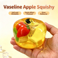 Jouet anti-stress pomme de Noël à presser Vaseline Fruit Squeezing Fun (CFSQT26293)