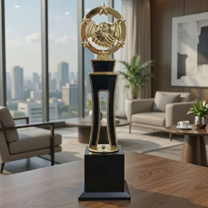 Trophée d'entreprise au design moderne avec une finition élégante pour les cérémonies de remise de prix professionnelles - Product Image 1
