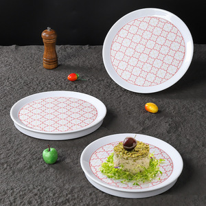 Assiettes rondes peu profondes en mélamine avec motif rouge, durables pour les tables de restaurant d'hôtel - Product Image 1