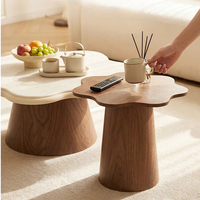 Table basse de salon moderne de luxe pour hôtel et villa, avec structure en bois, mobilier