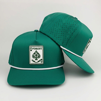 Casquette de sport blanche personnalisée, imperméable, en polyester, avec ventilation découpée au laser, logo en caoutchouc, commande en gros
