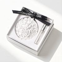 Diffuseur d'huiles essentielles en céramique suspendu parfumé pour armoire, voiture et maison, en forme de fleur en porcelaine, parfum d'ambiance