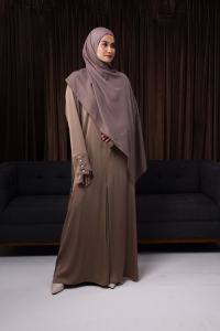 Conjunto de Abaya de Seda Real Serene Ethereal Heaven con Pañuelo Cuadrado Compatible con Wudhu para Uso Diario y Modesto - Product Image 6