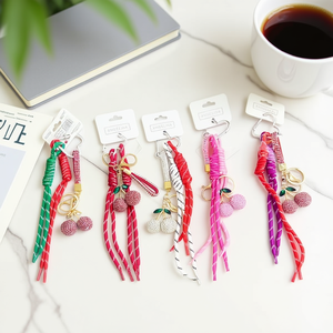 Llavero con incrustaciones de diamantes de cereza, colgante de borla multicolor (rojo, rosa, verde, morado), accesorio decorativo para llavero - Product Image 2