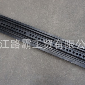 โรงงานผลิตสินค้าซานเหมิน เจ้อเจียง ยางชะลอความเร็ว 1830*300*60 มม. รางเก็บสายไฟ ยางชะลอความเร็ว รุ่นส่งออก อุปกรณ์จราจรบนท้องถนน - Product Image 4