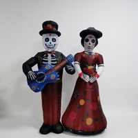 Squelette gonflable du Jour des Morts, couple homme tenant une guitare et femme tenant des fleurs, pour décoration de fête d'Halloween