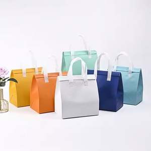 Sac isotherme personnalisé en non-tissé avec compartiment repas et fermeture auto-adhésive pour l'emballage des aliments et des boissons - Product Image 4