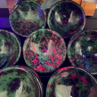 Vente en gros de pierres précieuses naturelles : Zoisite rubis, bol rond, cristal sculpté réactif aux UV pour la guérison et la décoration intérieure